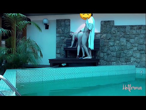 ❤️ Oga pe iranṣẹbinrin si awọn pool, sugbon ko le koju kan gbona ️❌ Fidio furo ️❤